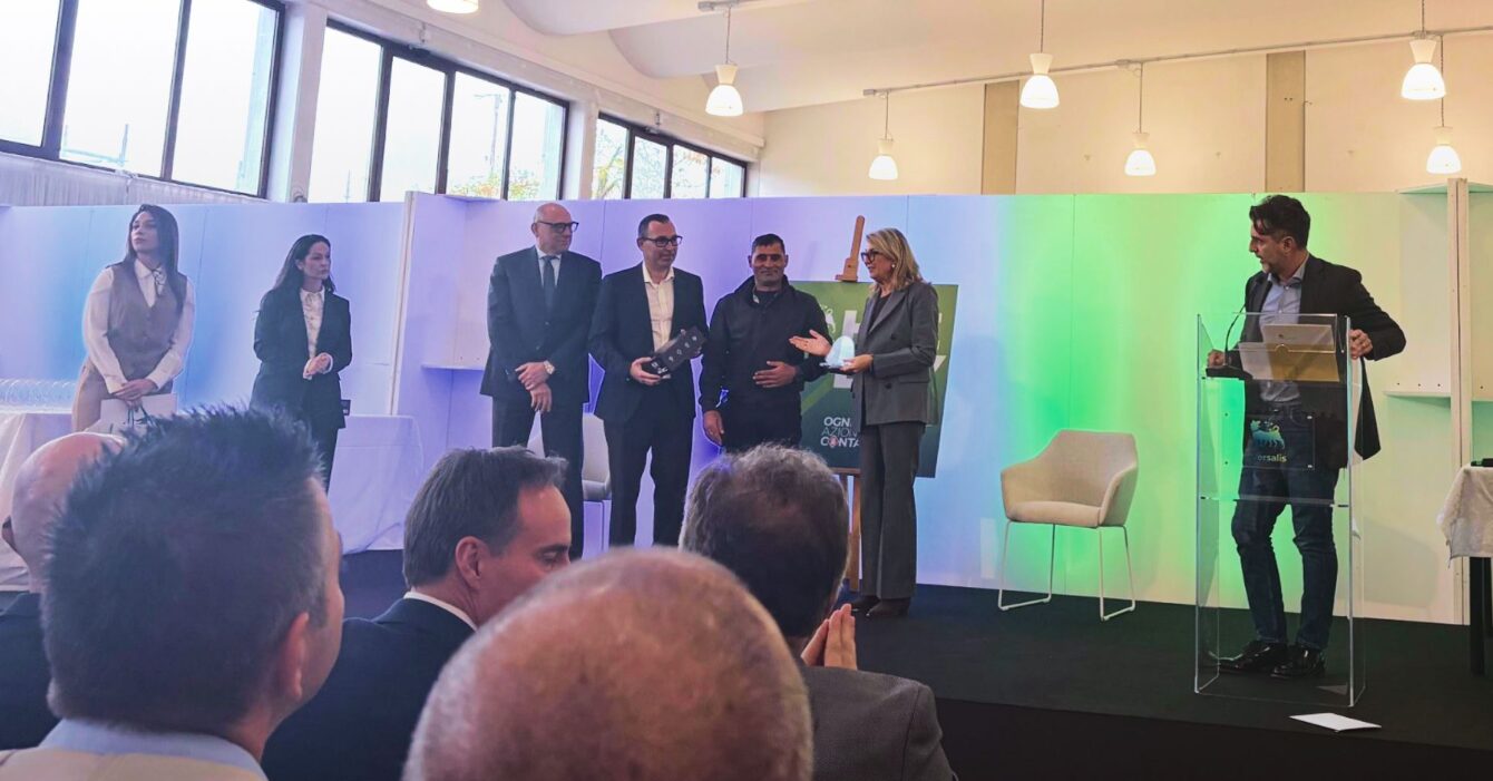 news cerimonia di premiazione sul palco news cerimonia di premiazione sul palco